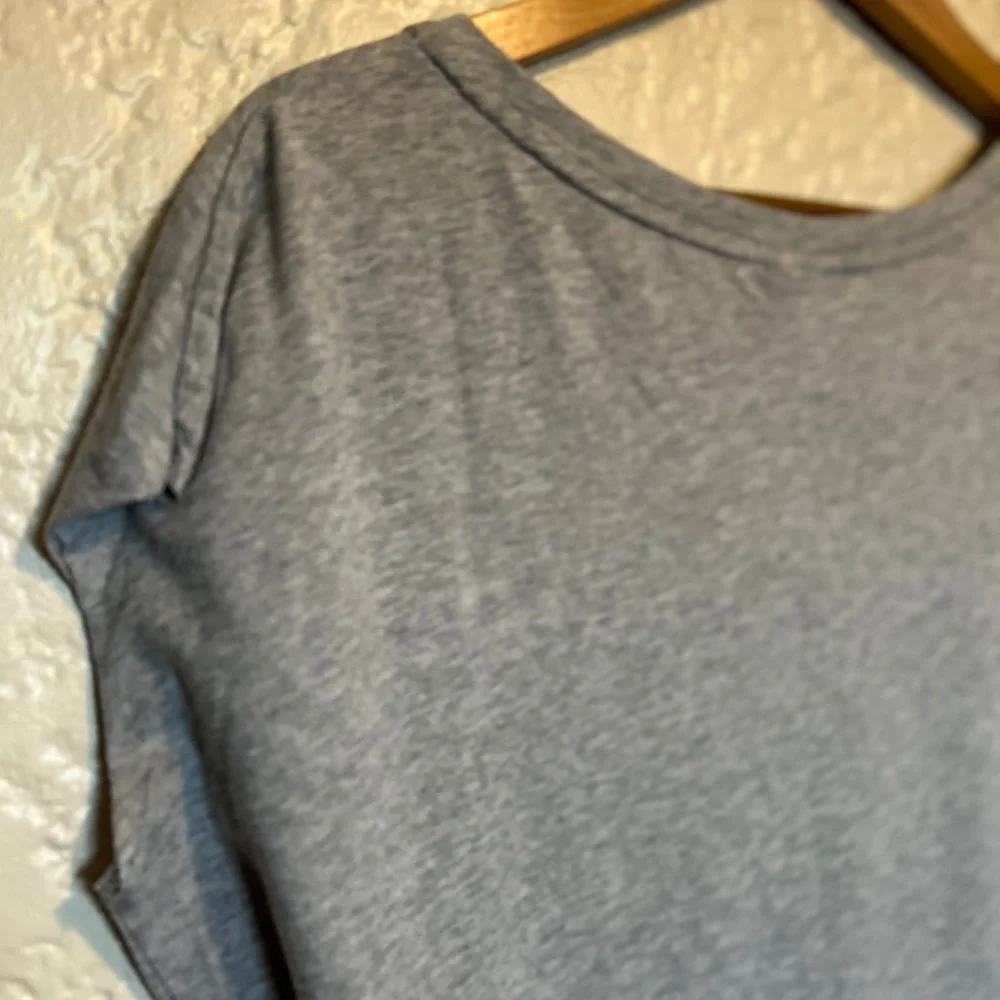 Nike women’s oversized loose fit cutoff sleeveless round hem shirt size‎ medium